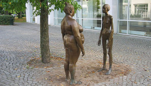 “Women in Bronze”, Art museum (Konsthallen), Växjö Its display of one anorectic and one obese woman is a demonstration against modern society's obsession with how we look. 
