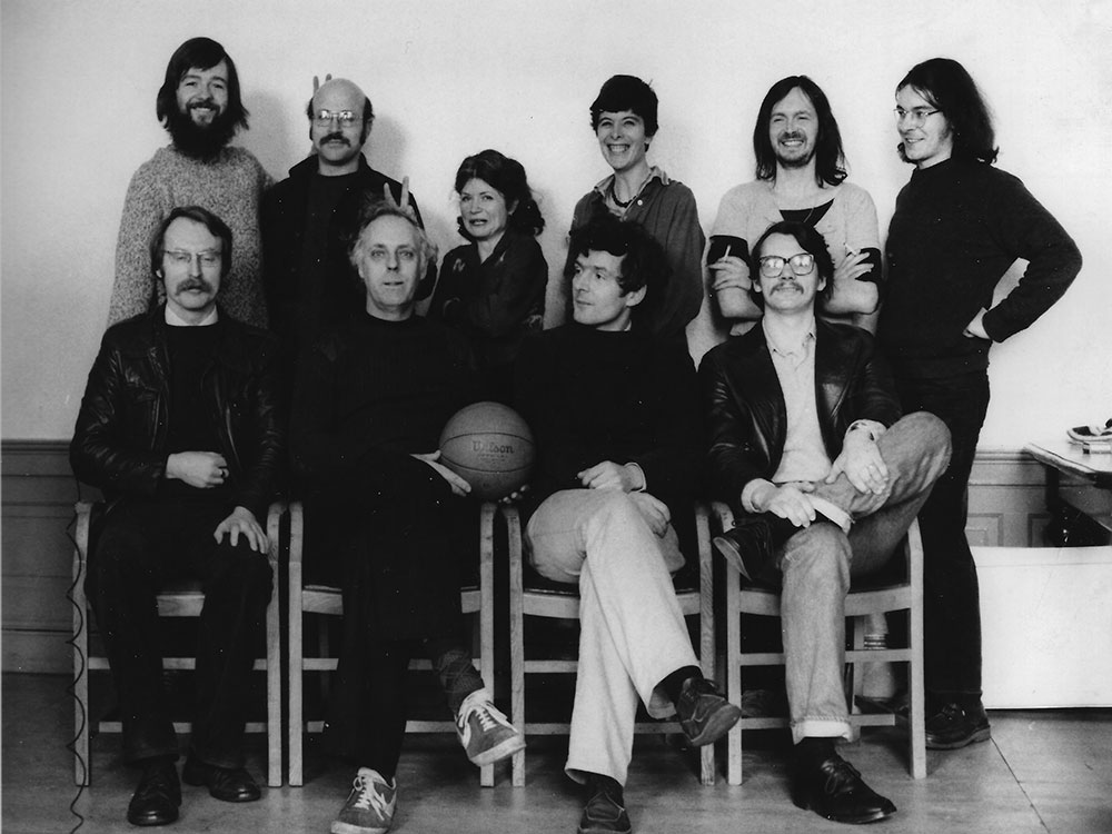 Fig. 2: Members of the Science Studies Unit in the early 1980s Back row, left to right: Mike Barfoot, Steven Shapin, Carole Tansley, Moyra Forrest, Andy Pickering, Dave Smith. Front row: David Bloor, David Edge, Barry Barnes, David Miller. Courtesy of Carole Tansley